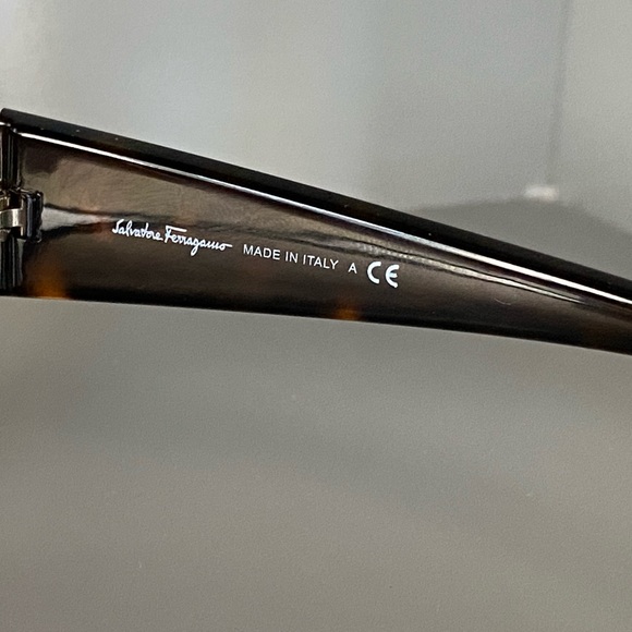 Authentic - Salvatore Ferragamo Sunglasses - Picture 7 of 13
